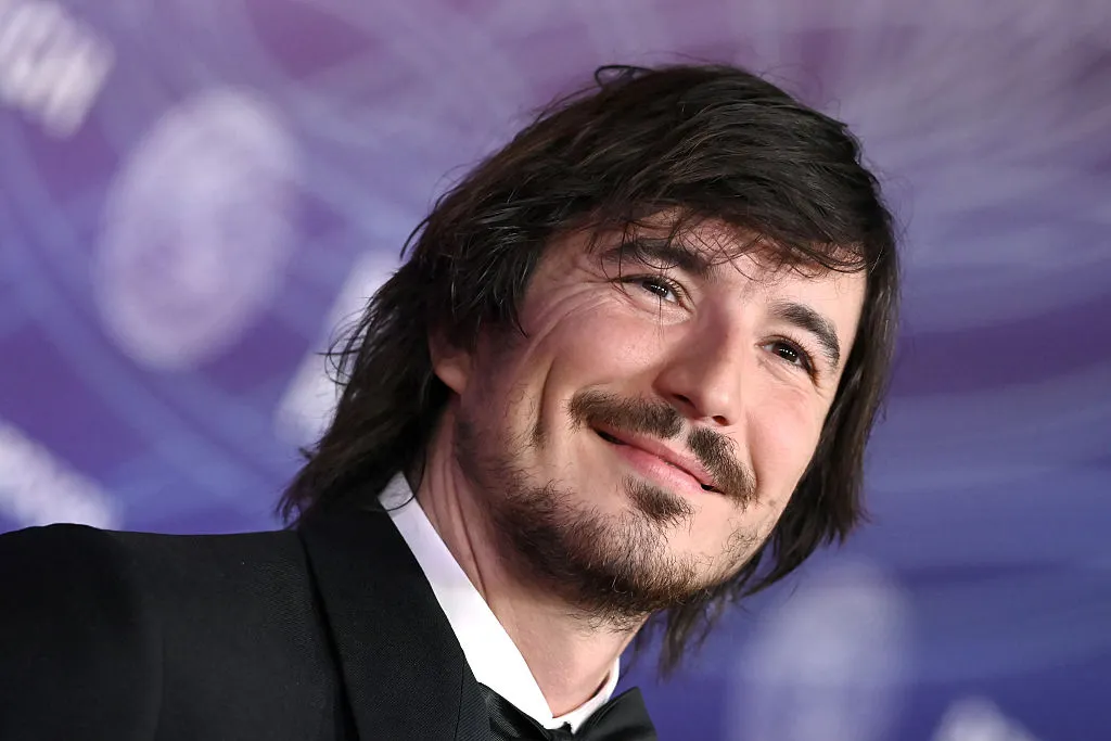 Robinhood venture fund IPO draws 150000 retail investors betting on private tech
