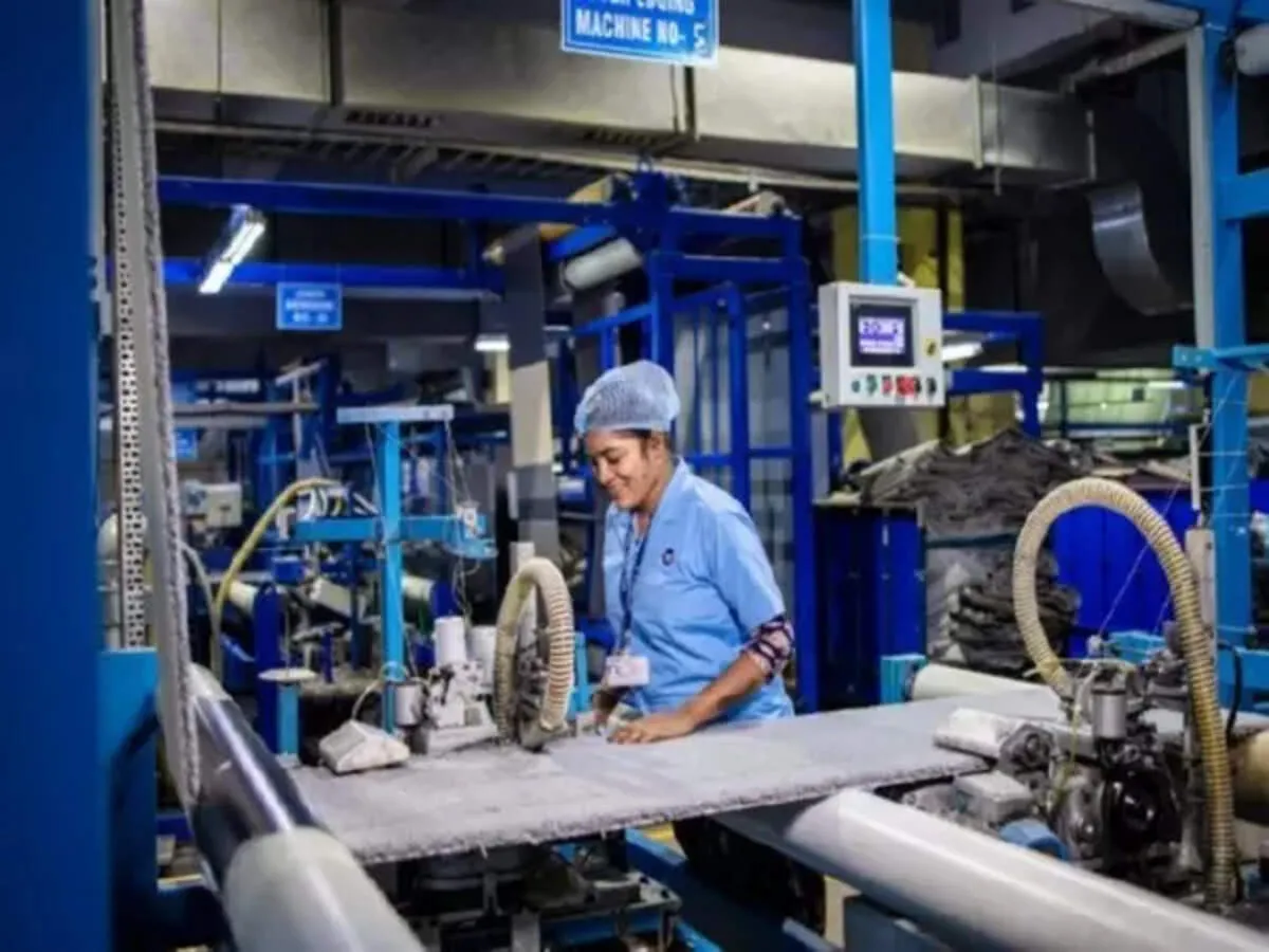 India’s manufacturing boom is happening in sectors that create few jobs while apparel and textiles keep slipping