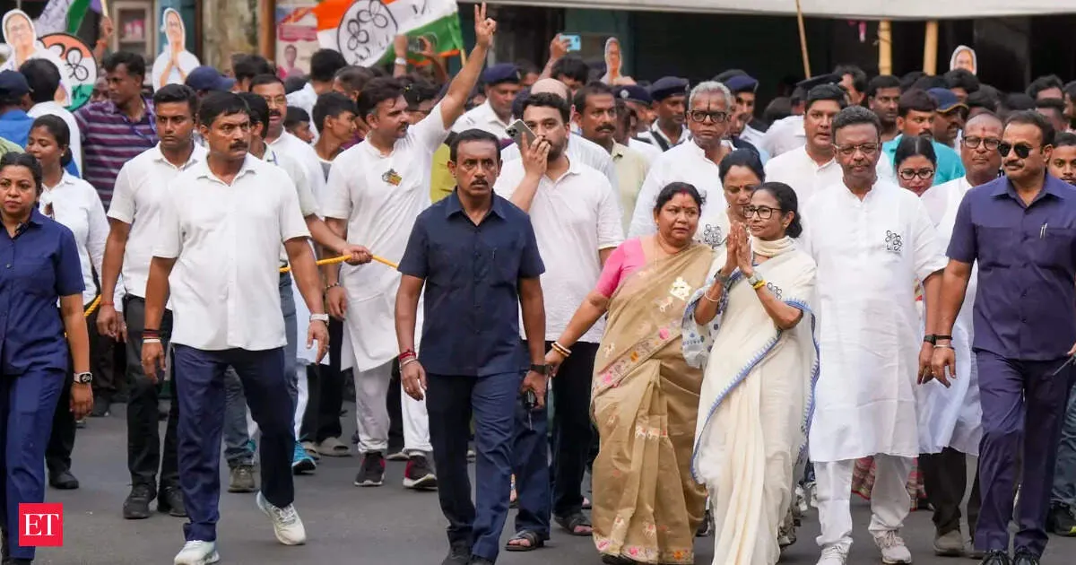 Mamata casts vote in Bhabanipur as tight West Bengal battle heats up