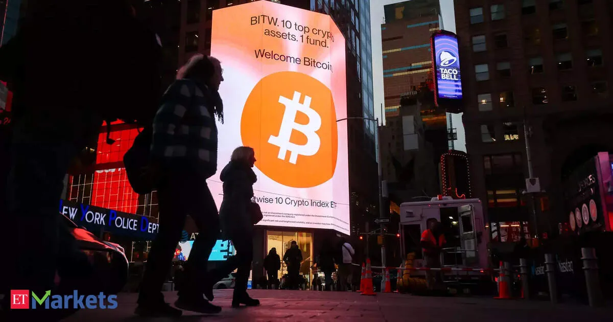 Bitcoin’s Wall Street glow fades as it moves like risk assets again
