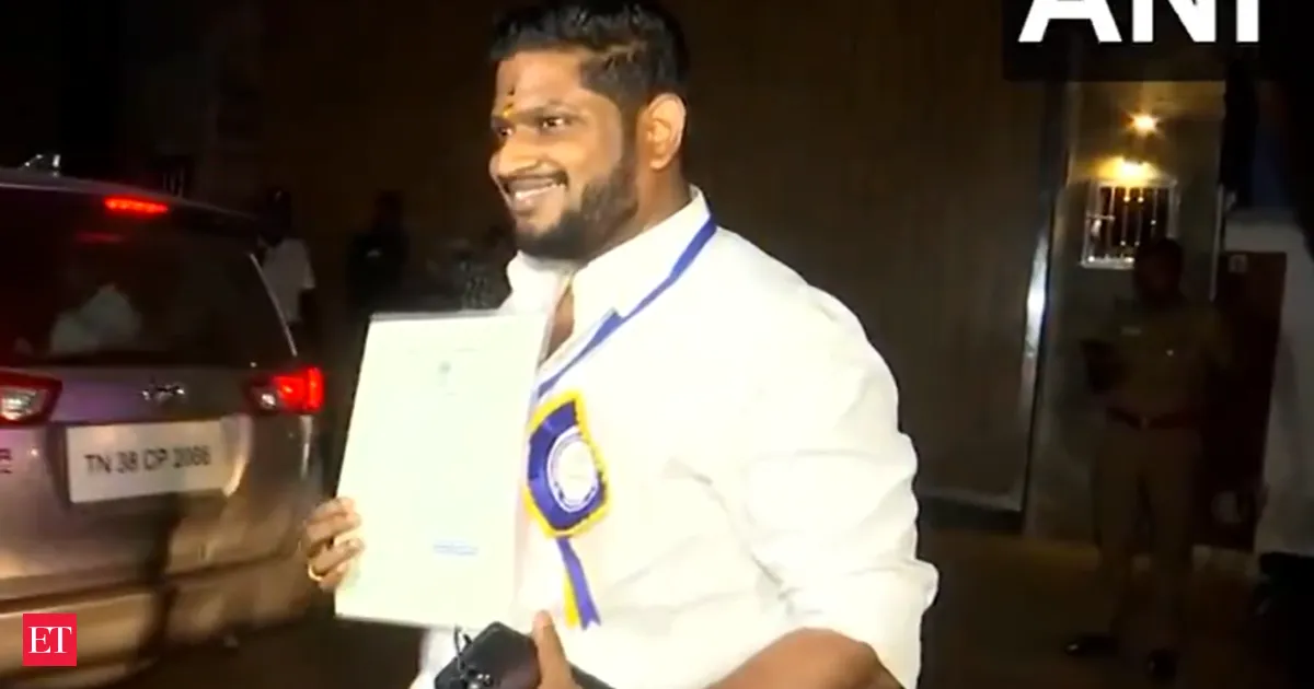 TVK’s Sabarinathan son of Vijay’s driver wins Virugambakkam by 27086 votes