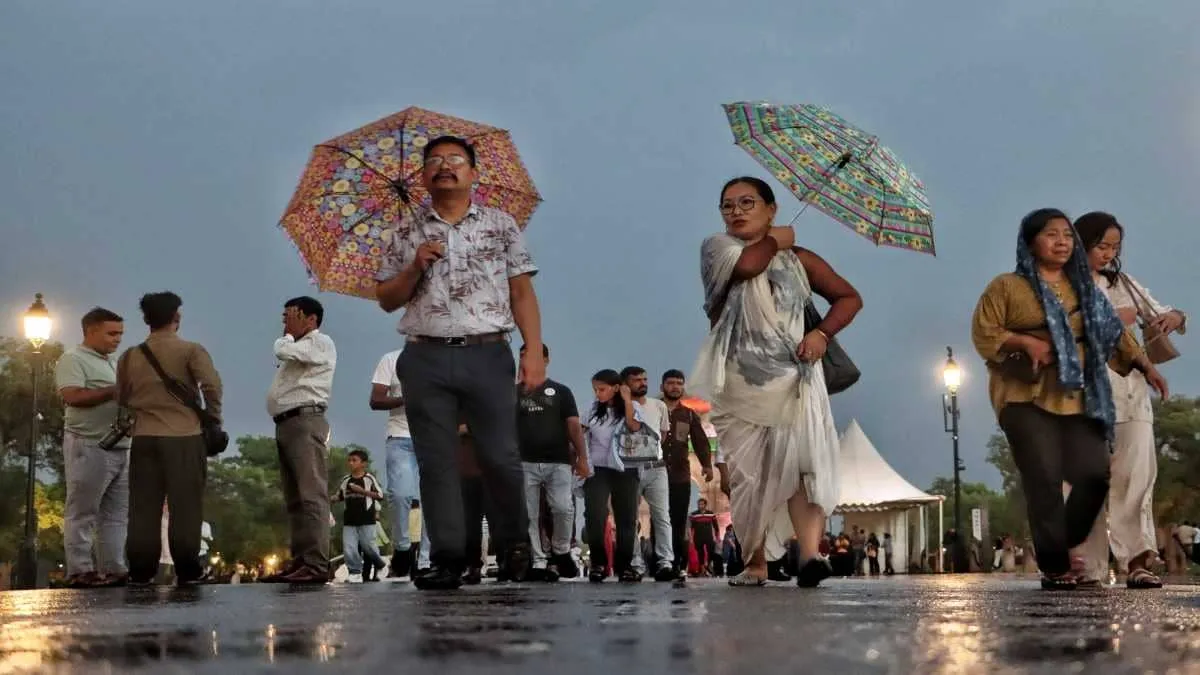 Delhi NCR braces for dust storm thunderstorms as gusty winds bring brief relief from heat