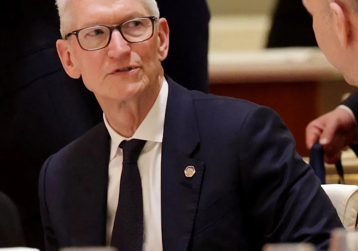 Trump era Air Force One ban after China trip forces officials to dump gifts pins and phones