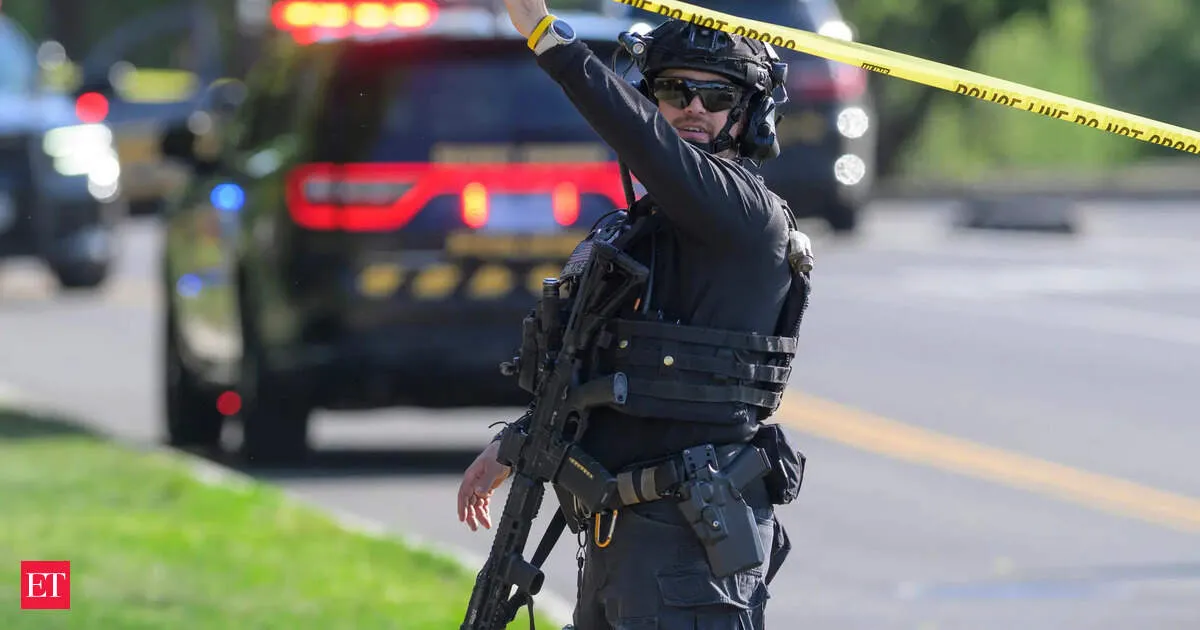 Armed man shot by Secret Service near White House after motorcade moment