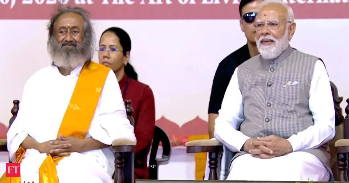 Modi meets Sri Sri Ravi Shankar as Art of Living celebrates 45 years and 70th birthday