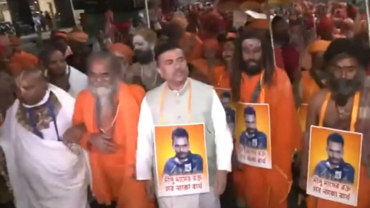 Thousands protest outside Bangladesh deputy high commission in Kolkata over attacks on Hindus