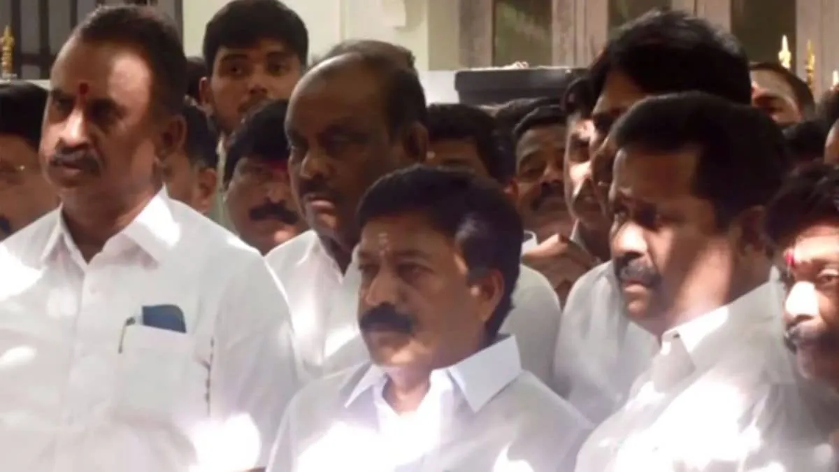 Shanmugam denies AIADMK split claim and reveals Palaniswami DMK CM proposal