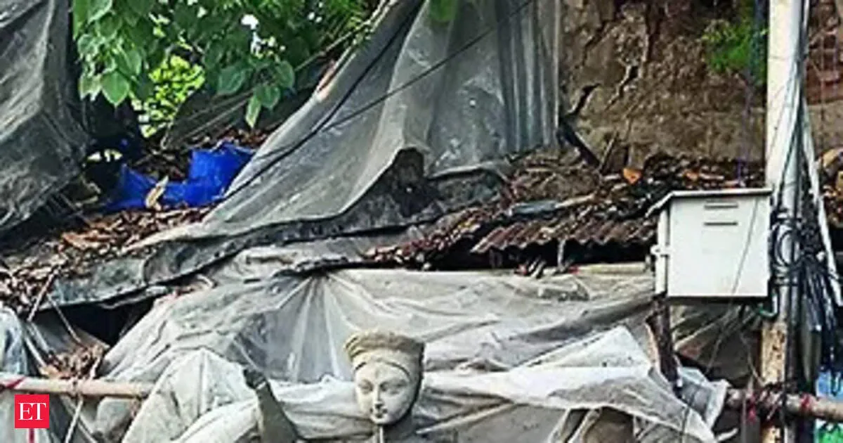 Bhowanipur showdown Didi vs Adhikari turns Kolkata into a high stakes battleground