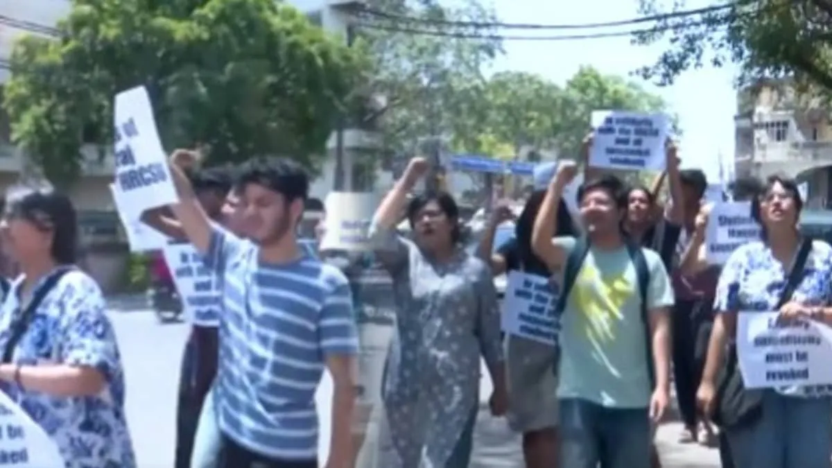 Hansraj College suspends 30 students, Delhi protests explode over social media allegations