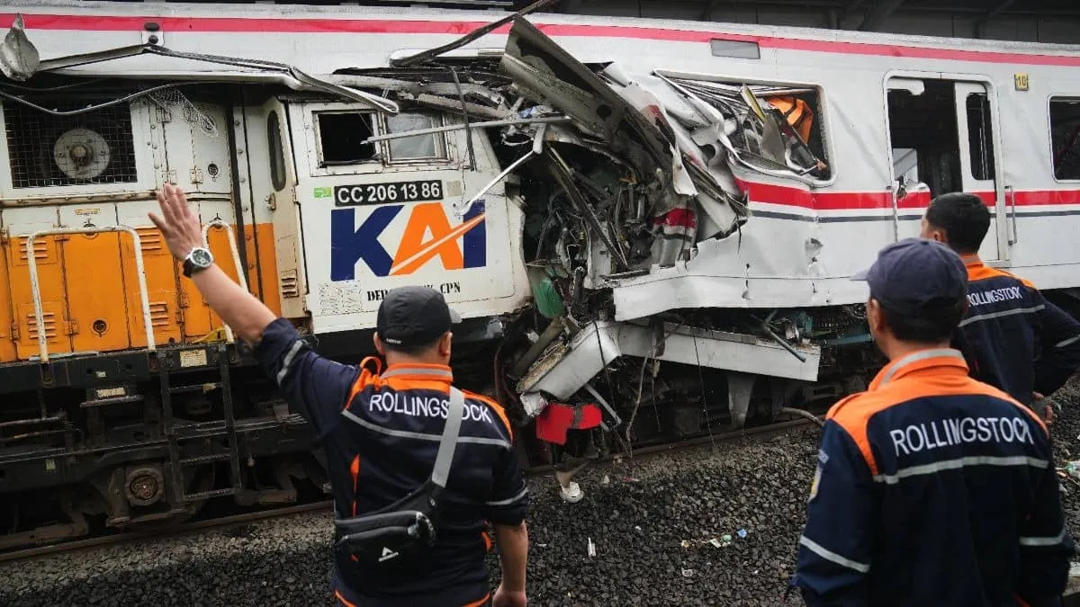 Indonesia Train Collision Near Jakarta Kills 7 and Injures 81 as Trapped Survivors Rescued