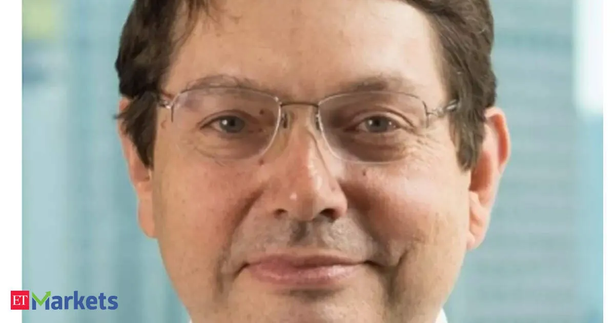 Markets shrug off geopolitics as oil weakens its grip and the dollar follows equities