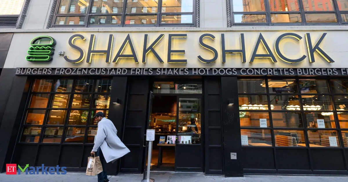 Shake Shack shares plunge 28% after revenue miss as beef costs and weak demand bite