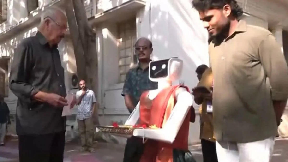Students Build Robot to Greet Voters and Push 100 Percent Turnout in Coimbatore