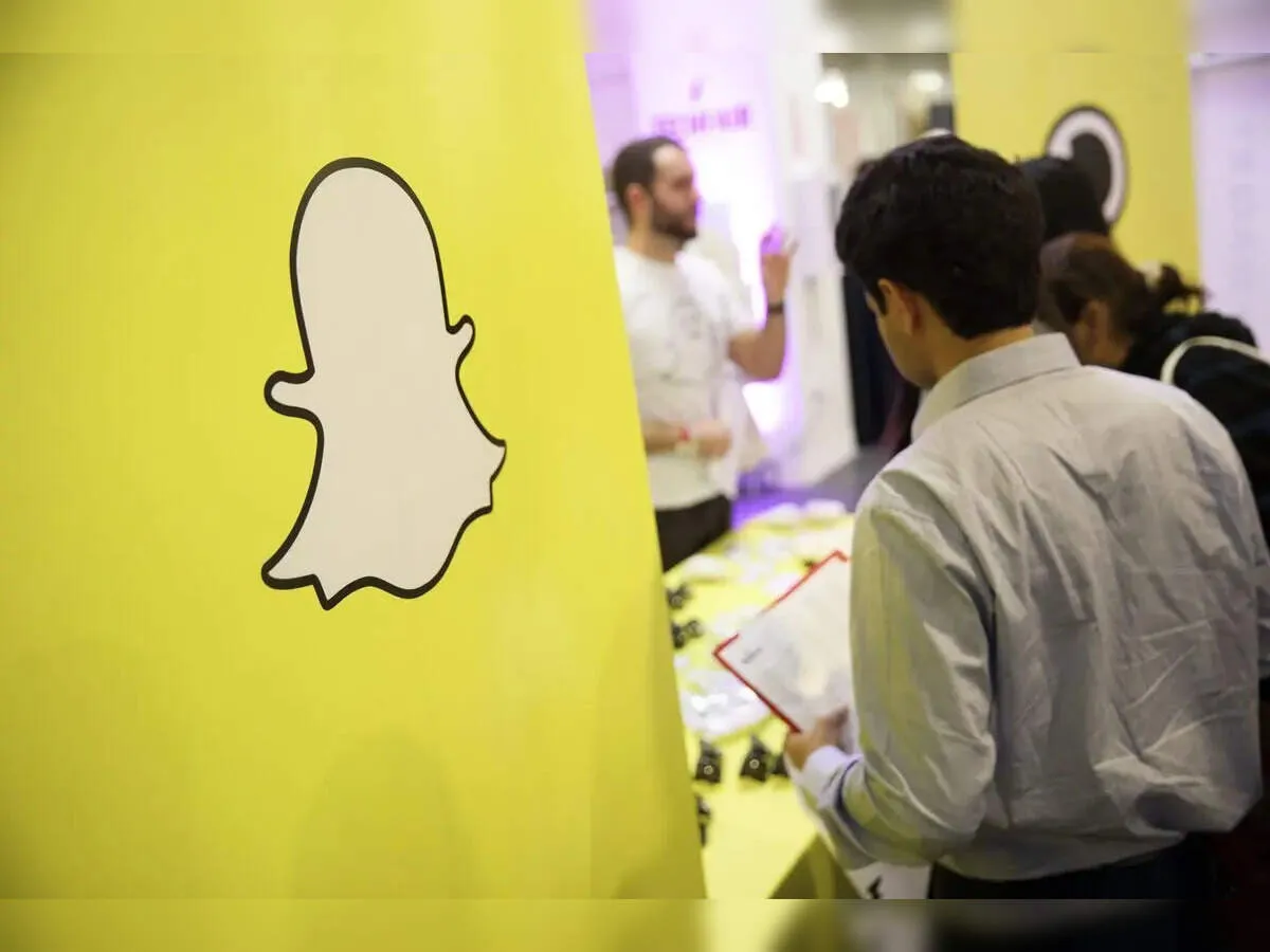 Snap ad revenue dips as Middle East tensions bite and North America growth slows