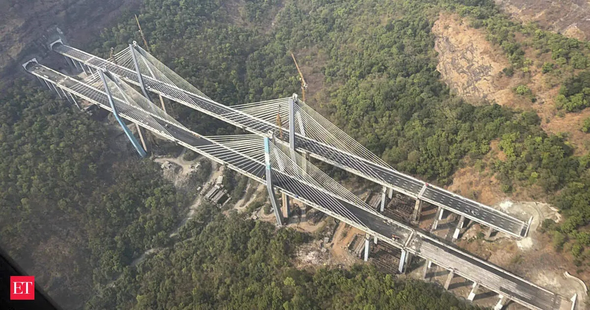 Fadnavis unveils Mumbai Pune Missing Link project to cut commute times on expressway