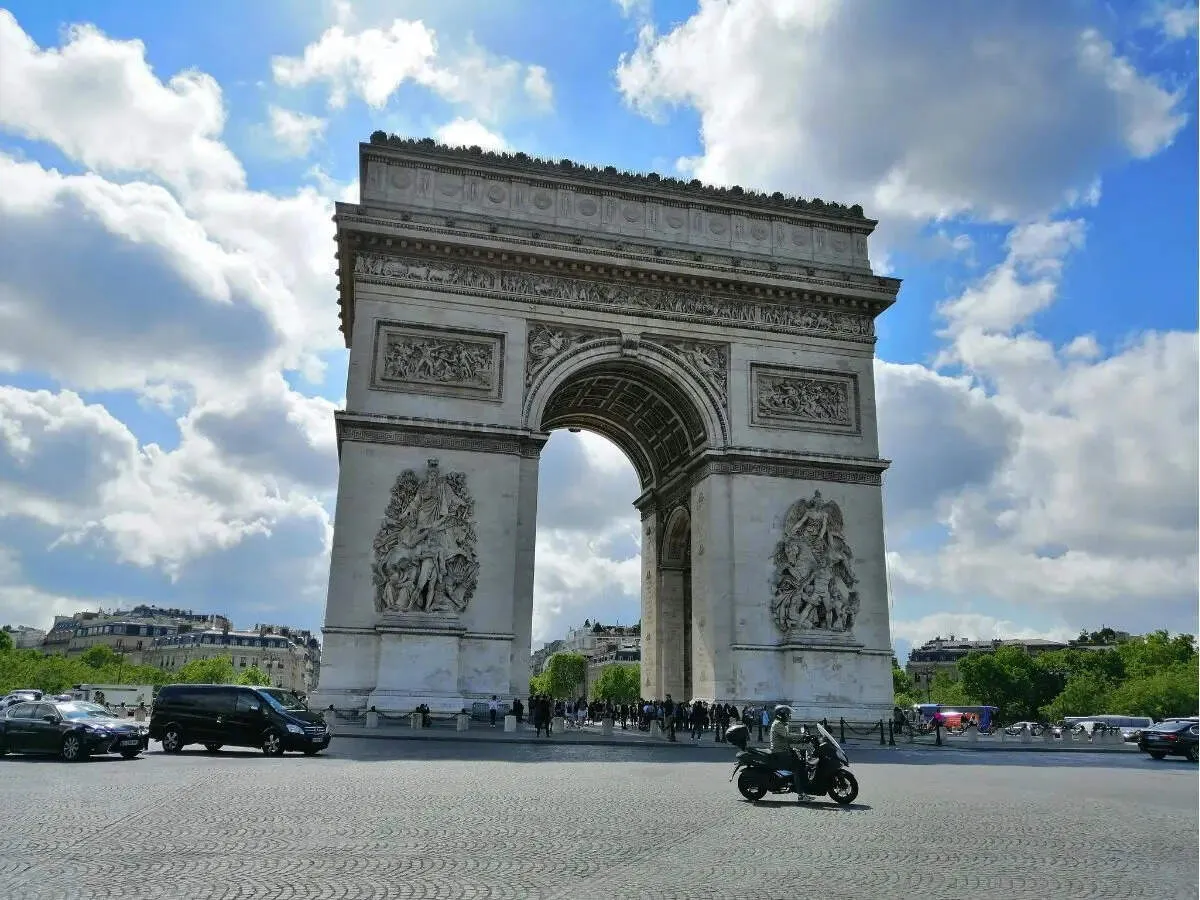 France plans major tuition hike for non EU students from 2026 27