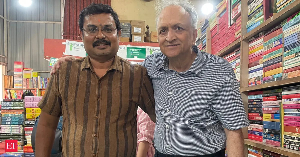Ramachandra Guha visits rain damaged Bookworm Bengaluru and buys books to back the store