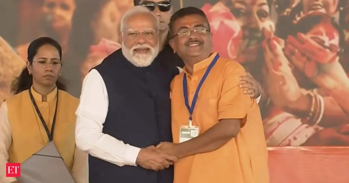 BJP Bengal oath ceremony mixes Tagore vibes and jhalmuri stalls to court Bengali hearts