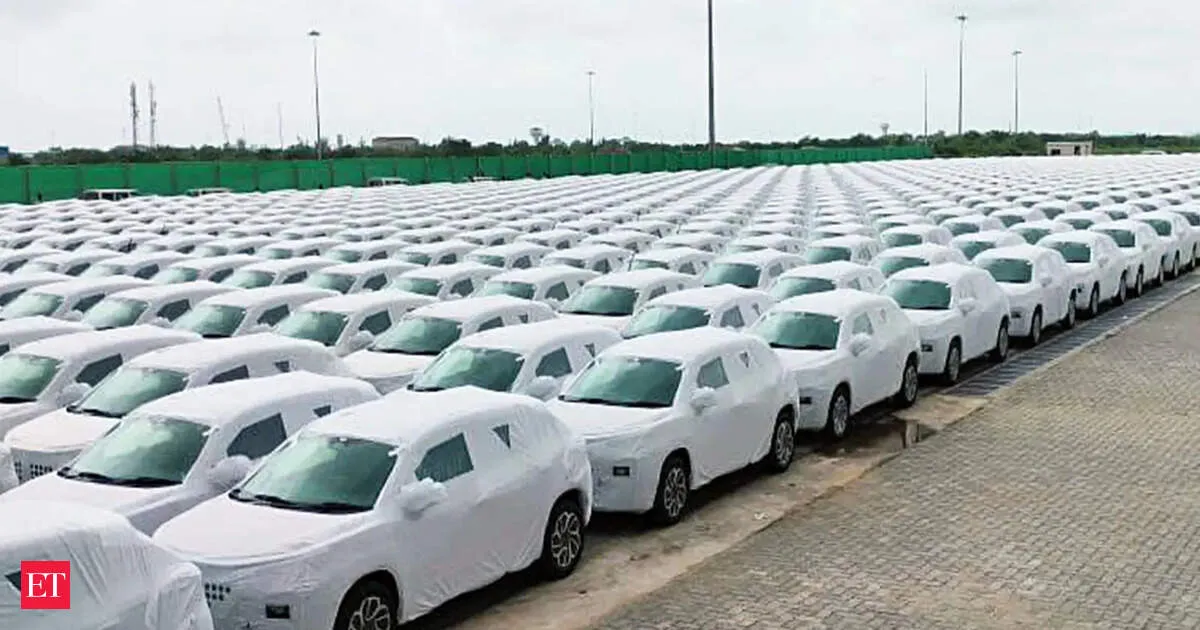 India commercial vehicle volumes to hit 12.4 lakh in FY27 after rebound says Crisil