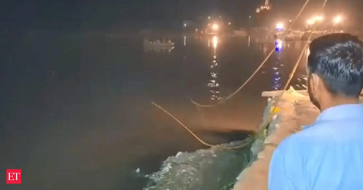 Boat capsizes in Jabalpur after sudden storm killing four passengers as rescue begins