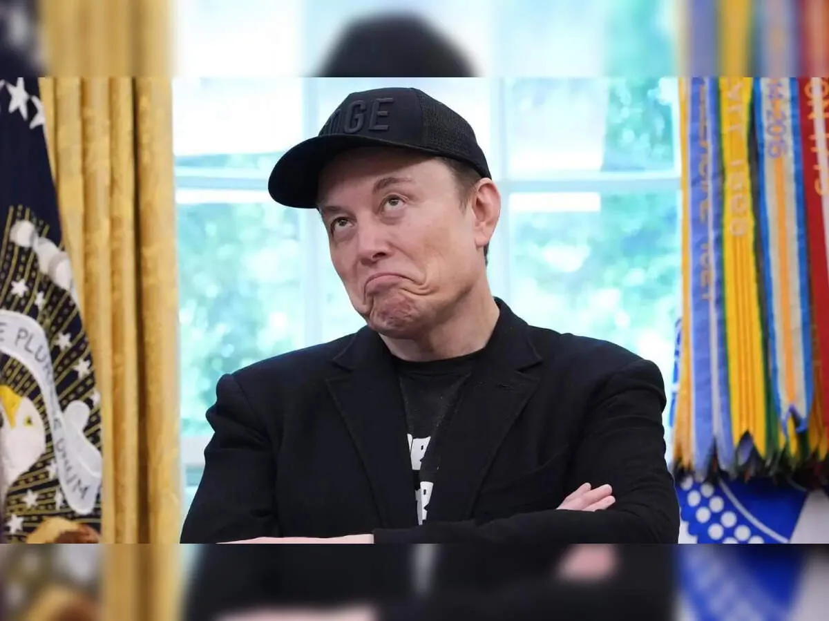 Musk sparks Signal debate after AWS outage and X Chat promotion