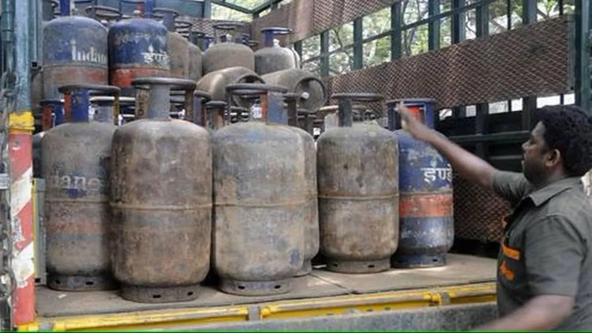 Commercial LPG cylinder price jumps Rs 993 as Iran war shocks global fuel markets
