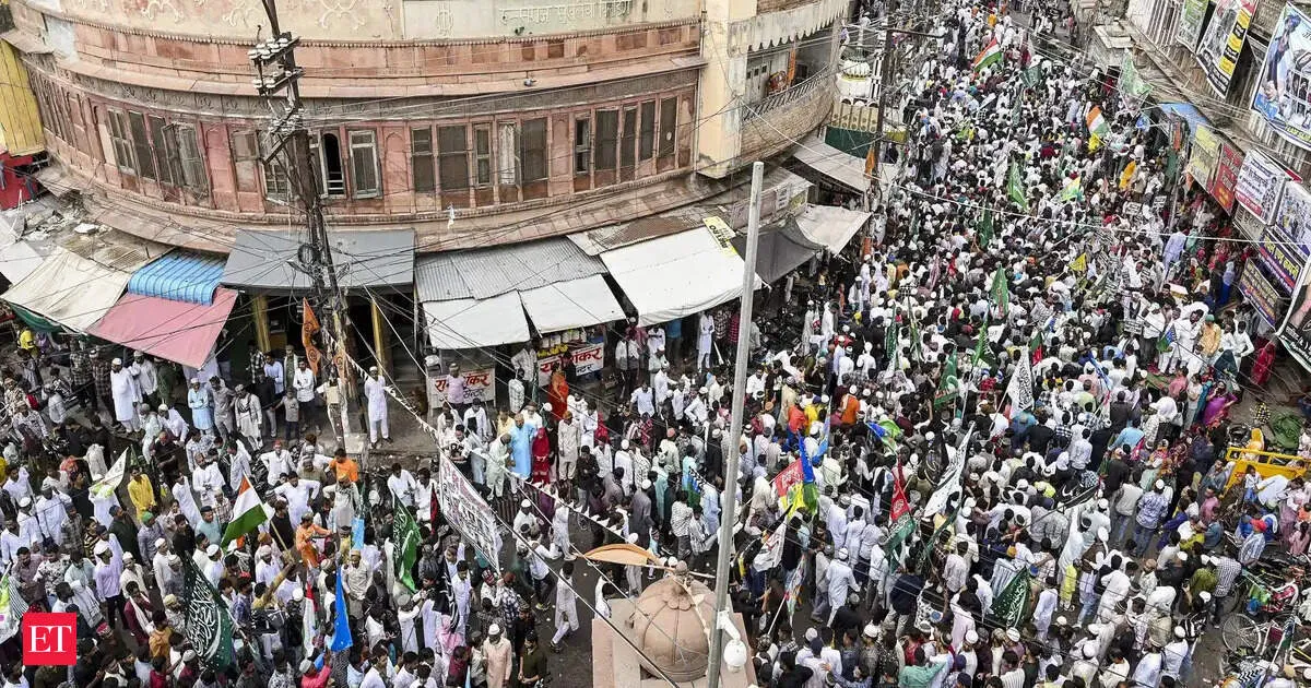Pro Pakistan slogans trigger panic in Bareilly market six detained CCTV hunt underway