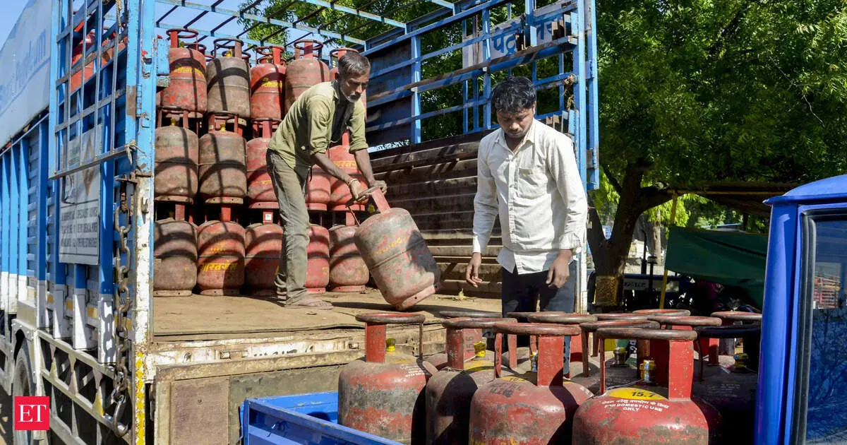 Indian Railways to replace LPG with PNG in crew rooms to cut costs amid West Asia crisis