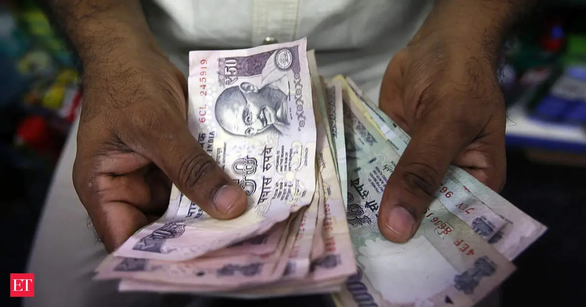 Rs 4 lakh scattered on highway police trace owner and return cash to surprised rider