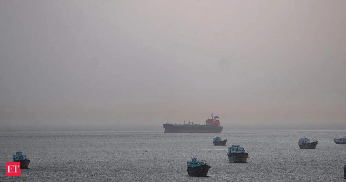 Iran accuses US of ceasefire violations with ship targets and strikes on Qeshm island says Trump