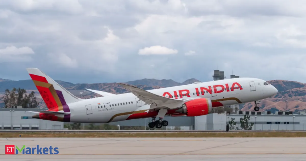 Air India logs 2.8 billion dollar annual loss as Singapore Air bucks trend