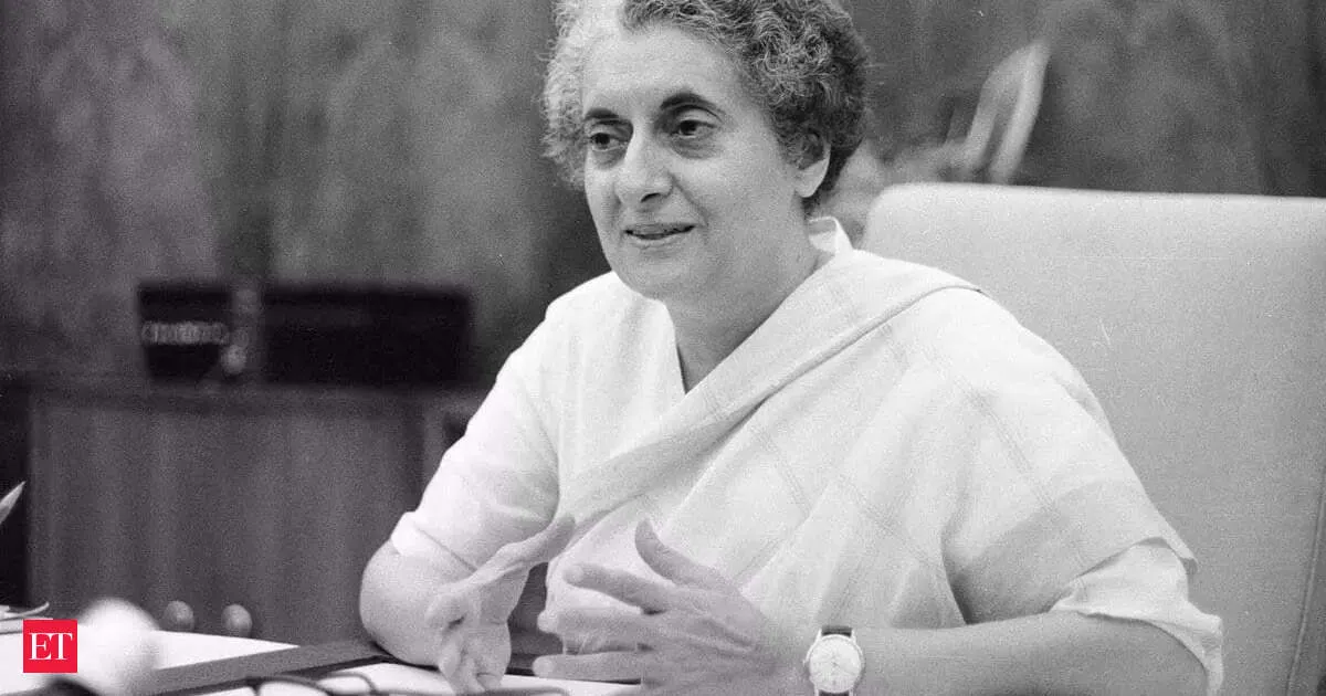 Indira Gandhi donated 367 grams of gold in 1962 and the photo sparks new gold debate