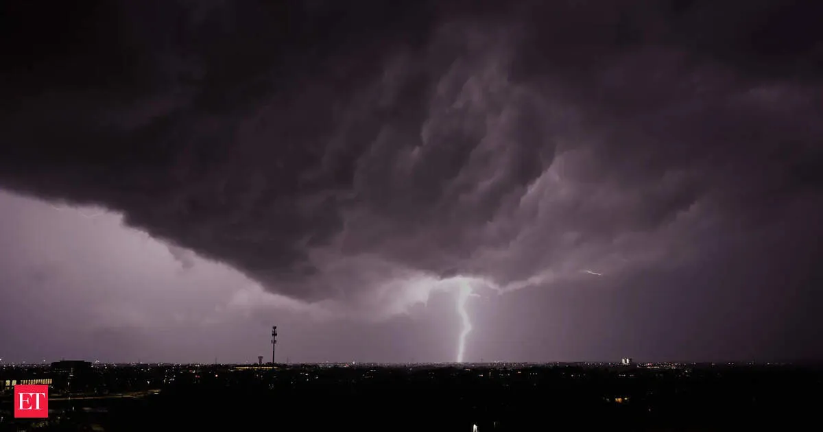 Tornado warning looms as Texas Oklahoma Arkansas brace for hail and damaging winds Saturday