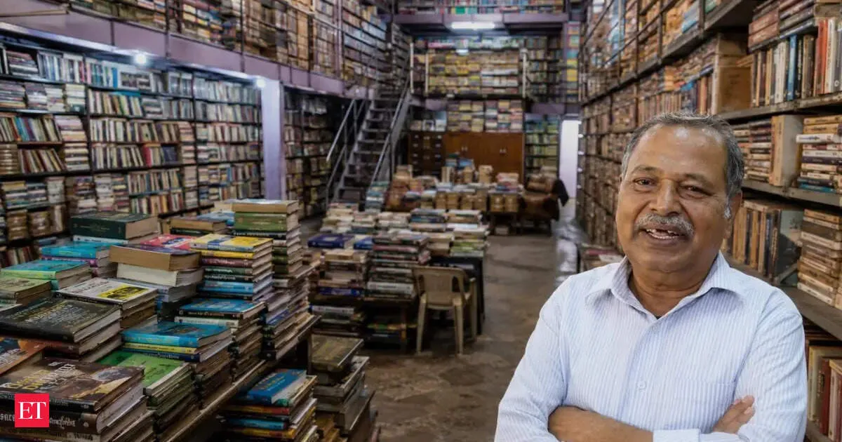 Former bus conductor builds Karnataka library with 20 lakh books in 16000 sq ft dream