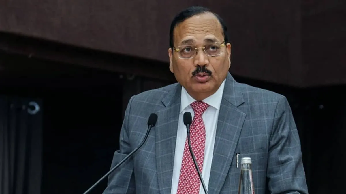 CJI Surya Kant Slams Lawyer Over Promotion Bid with “Cockroaches” Remark in Supreme Court