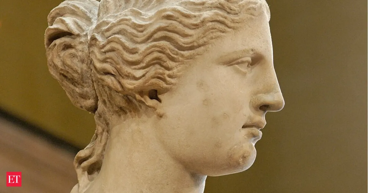 Farmer clearing stones on Milos unearths Venus de Milo and turns ruins into Europe’s obsession