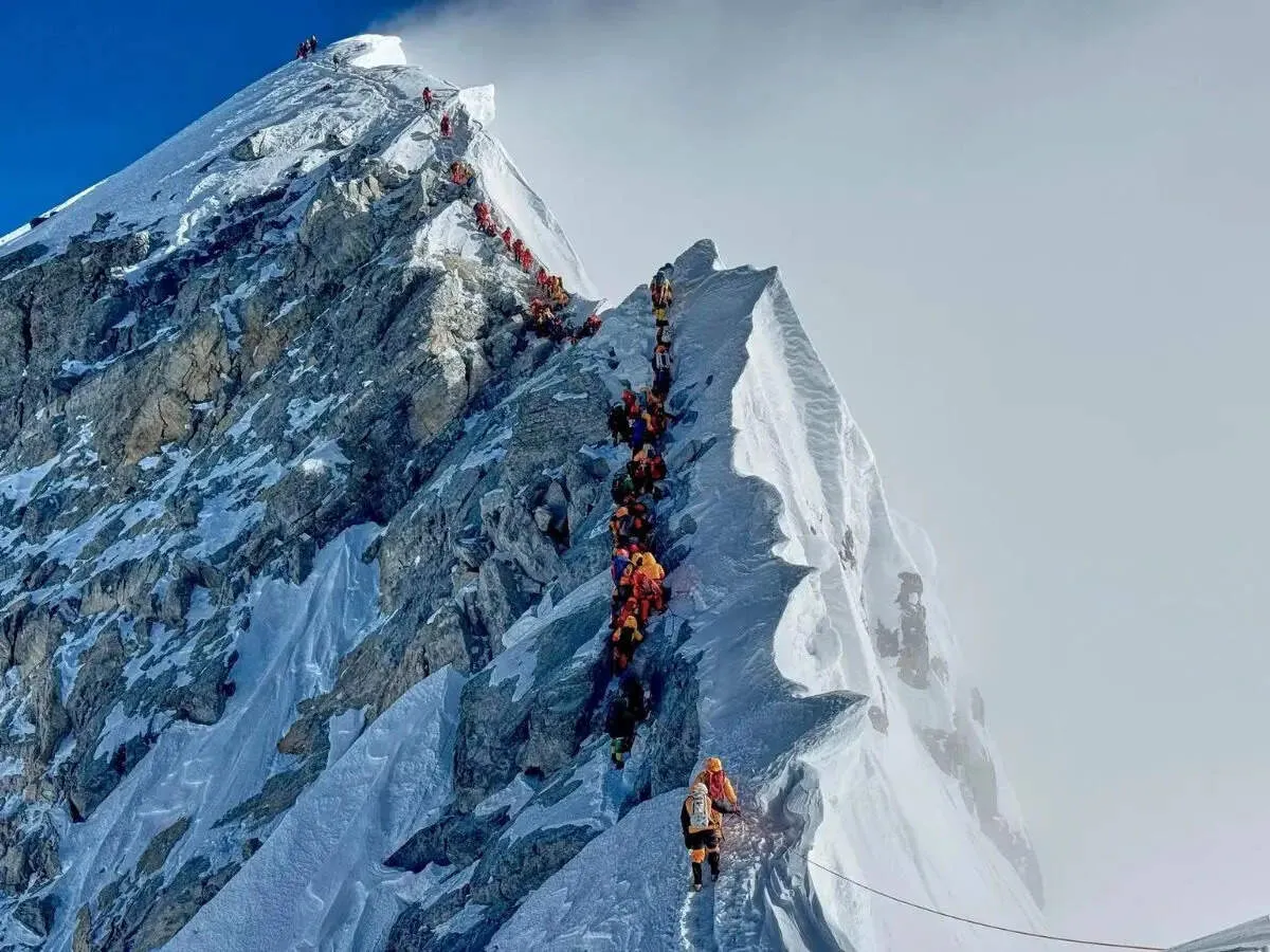 Everest Season Opens Late as Ice Block Threat Grows and Costs Soar for Climbers