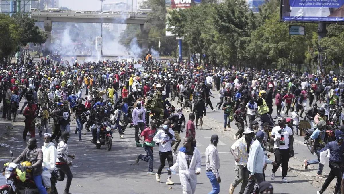 Kenya Police Fire Tear Gas as Cabinet Swearing In Ignites Fresh Nairobi Protests