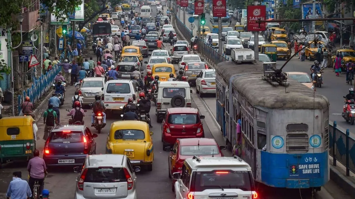 Kolkata traffic chaos ahead as polls 2026 close roads and ban vehicles April 28 29 and May 4