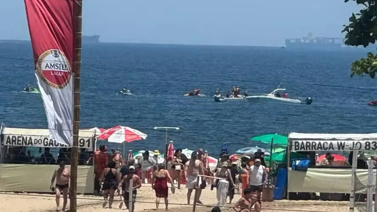 Ultralight ad plane crashes into sea off Copacabana pilot killed