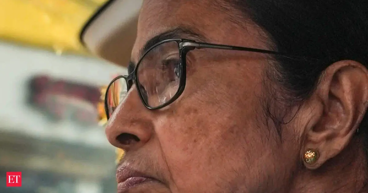 Mamata Banerjee loses Bhabanipur by 15000 votes as TMC collapse warnings spread