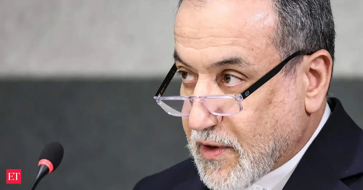 Iran blames the US for Pakistan peace talks collapse as Araghchi arrives in Russia