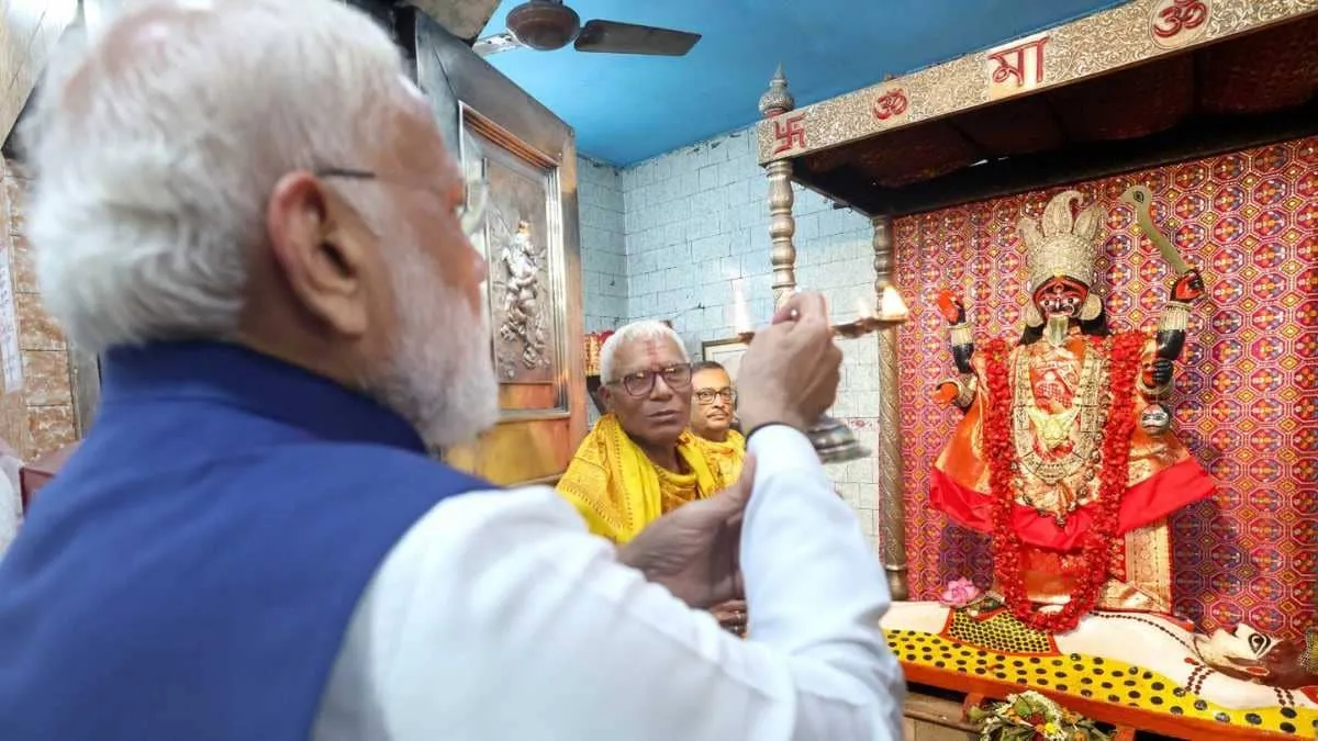 Modi visits Kolkata Kalibari where non veg prasad sparks debate amid Bengal fish ban row