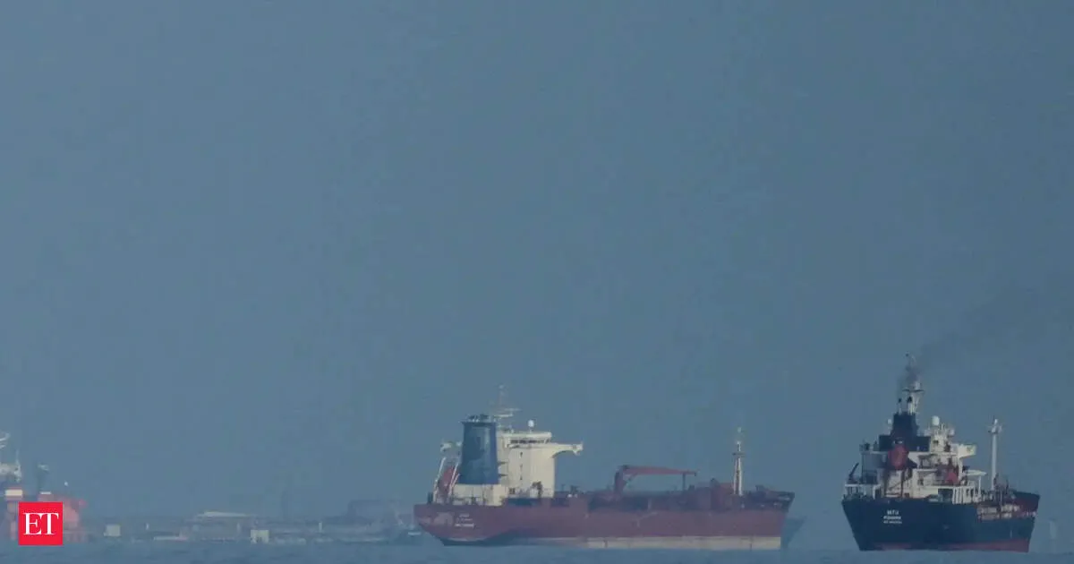 Oil tankers keep crossing Strait of Hormuz despite Iran war tensions and security fears