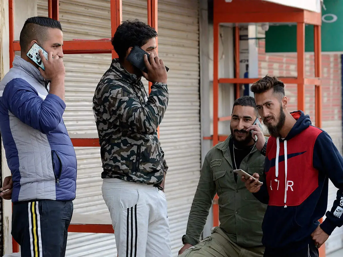 Memory chip crunch squeezes Chinese smartphone makers as Samsung and Apple extend lead worldwide