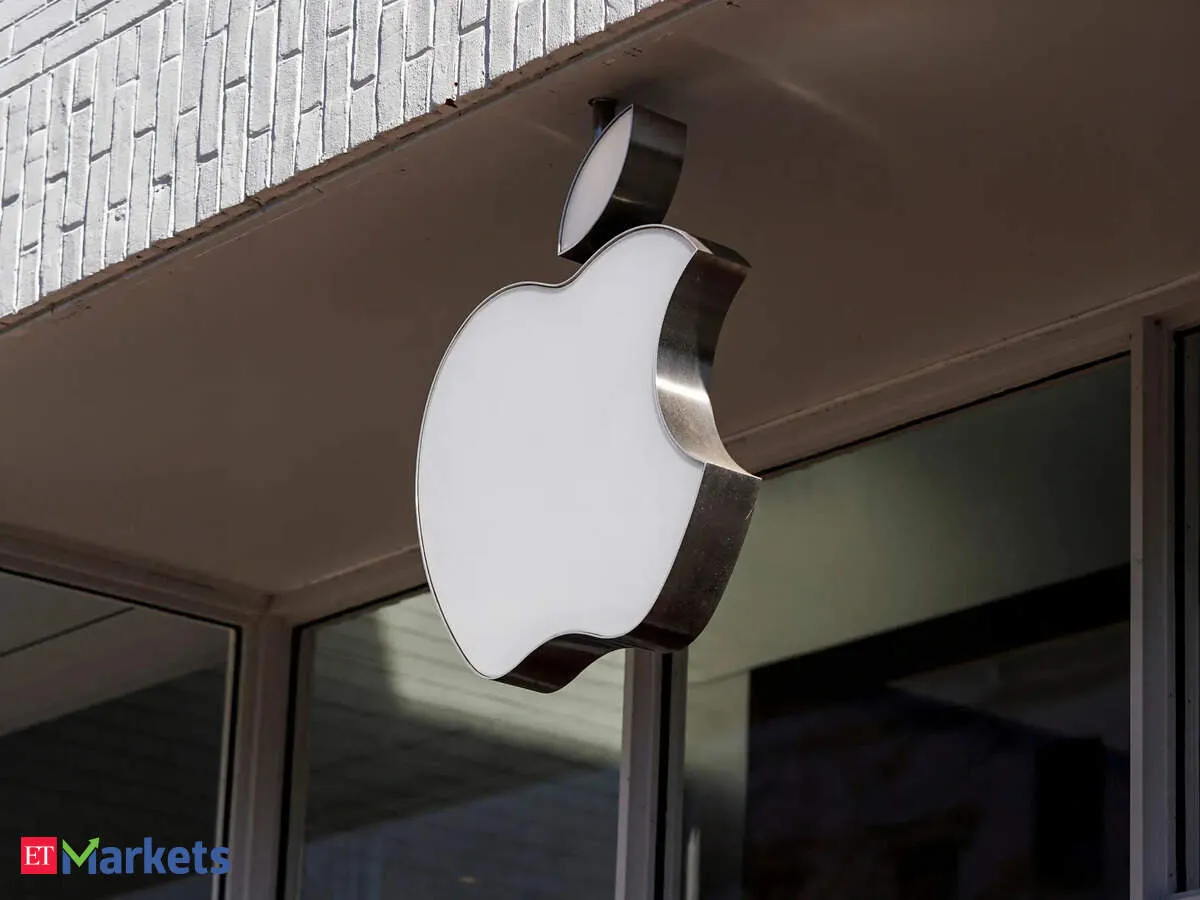 Apple shares surge as earnings beat expectations and AI optimism takes center stage