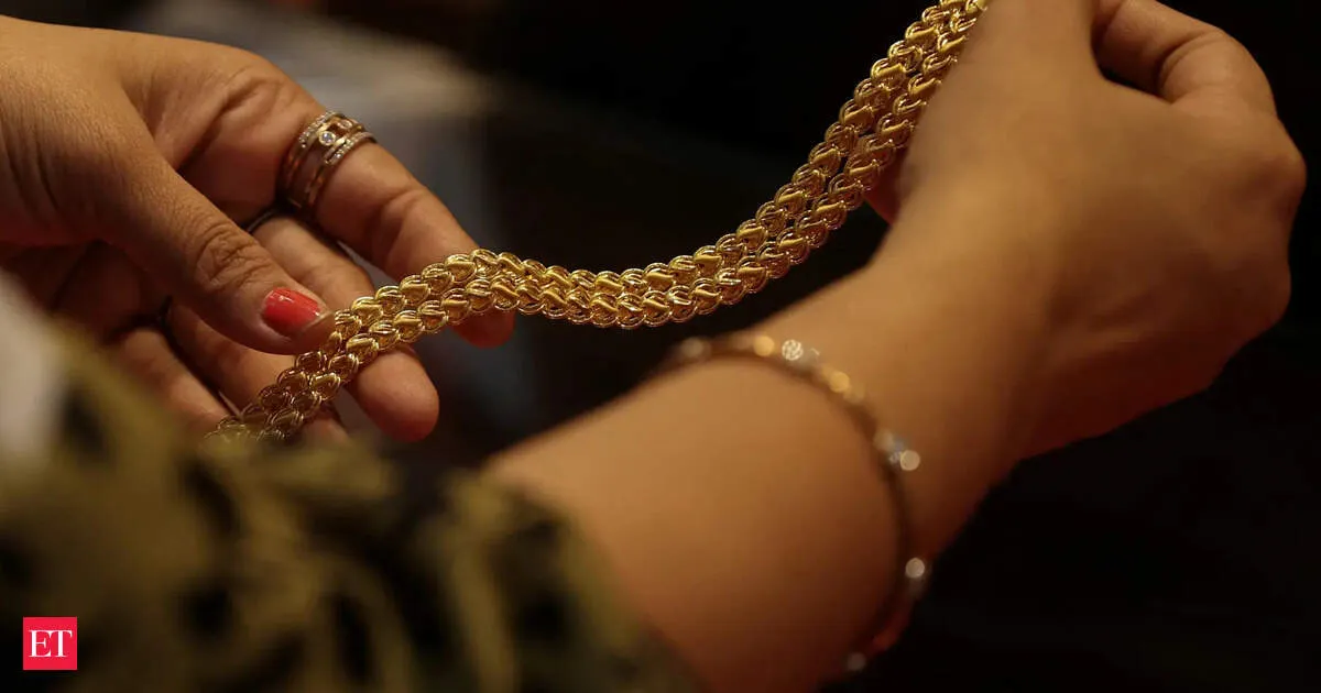DGFT tightens duty free gold import rules capping licences at 100 kg and raising oversight