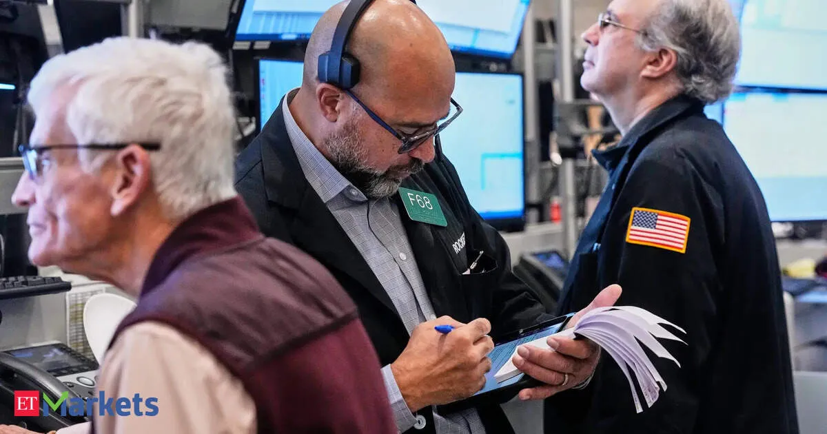 US stocks end flat as Fed holds rates and oil spikes test inflation fears