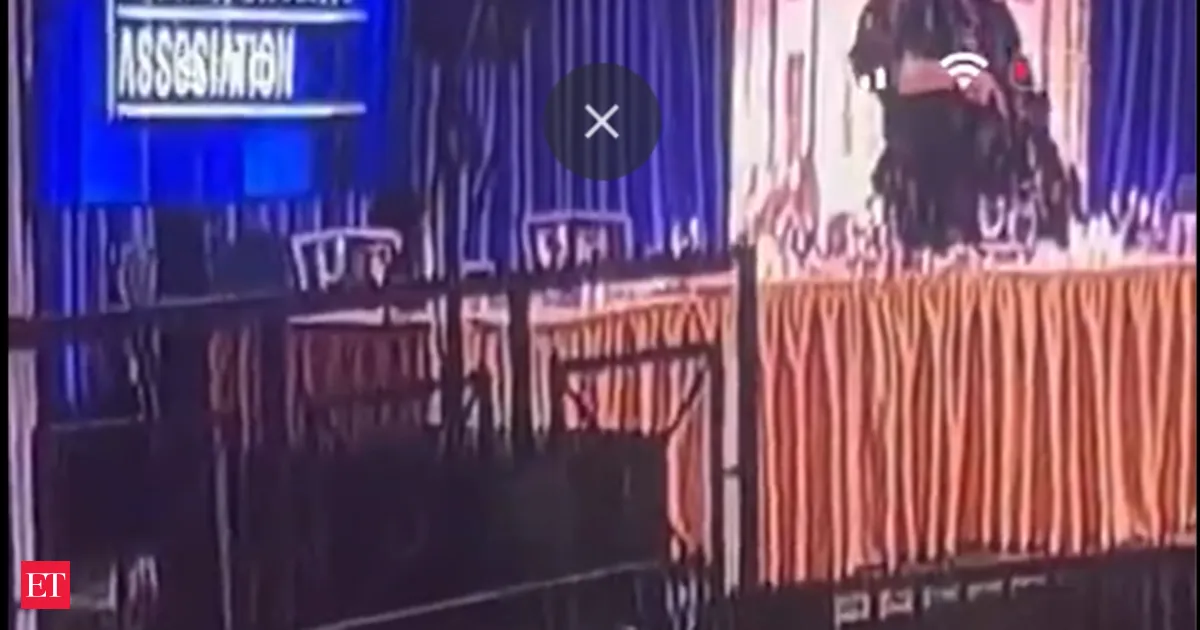 Elderly diner finishes his meal as Secret Service rushes Trump during White House shooting