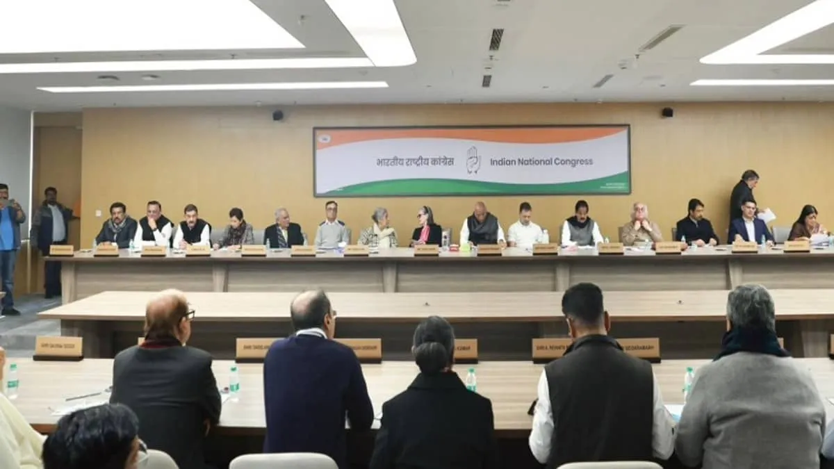 Kharge Calls SIR Voter Deletion Plot and Condemns Bangladesh Hindu Lynching at CWC Meet